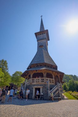 Romanya 'daki Maramures Romanya 12 Temmuz 2024' te Barsana Manastırı 'nı bir yaz günü ziyaret etti.