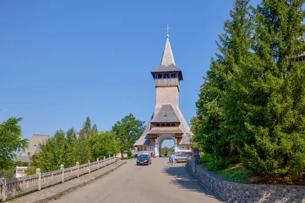 Romanya 'daki Maramures Romanya 12 Temmuz 2024' te Barsana Manastırı 'nı bir yaz günü ziyaret etti.