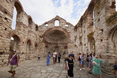 Nessebar Bulgaristan 30 Ağustos 2024 tarihinde, kültür ve mimari karışımı bir şehir olan Nessebar Bulgaristan 'ın eski tarihi merkezinden görüntüler.