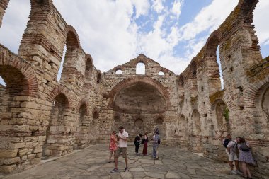 Nessebar Bulgaristan 30 Ağustos 2024 tarihinde, kültür ve mimari karışımı bir şehir olan Nessebar Bulgaristan 'ın eski tarihi merkezinden görüntüler.