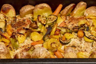 Akdeniz sebzeli domuz pirzolası.