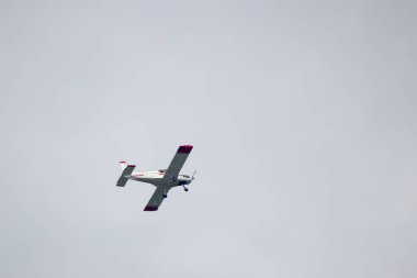 Eski uçak pilot eğitimi için havalandı.