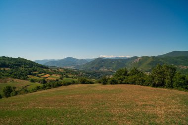 Güzel dağ manzarası gün güneşli yaz