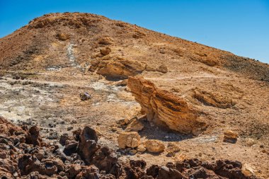 Pico de Teide 'den volkanik kayalarla Tenerife' deki güzel dağ manzarası.