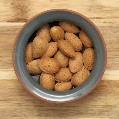 Gran Canaria Bahçeciliği - olgun badem fındıkları 