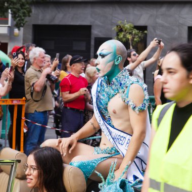 Las Palmas de Gran Canaria, İspanya - 17 Şubat 2024: Las PAlmas karnaval büyük alayı, granan cabalgata