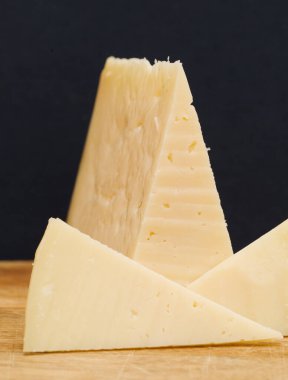 İspanya 'nın mahsulü - koyun ve inek sütünden yapılmış haşlanmış peynir.