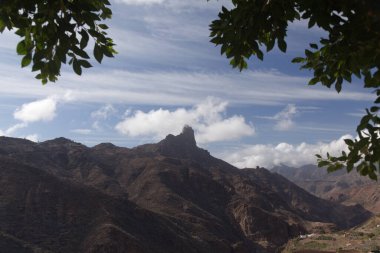 Gran Canaria, adanın merkezi manzarası, Las Cumbres, ie The Summits, Roque Bentayga formasyonu Caldera de Tejeda