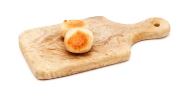 Pastel de yema, badem ezmesiyle kaplanmış yumurta sarısı, genellikle Noel 'le ilişkilendirilen İspanyol tatlılarından biri.