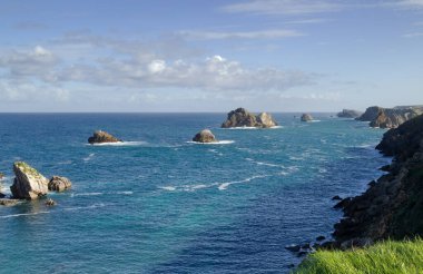 İspanya 'nın kuzeyinde Cantabria' nın kıyı kesiminde Costa Quebrada aşınmış, yani Kırık Kıyı.