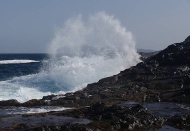 Büyük Kanarya, kuzey kıyısı, güçlü okyanus dalgaları 
