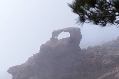 Gran Canaria, adanın merkezi dağlık bölgesi, Las Cumbres, ie The Summits, Ganifa kayası adanın en yüksek noktasına yakın.