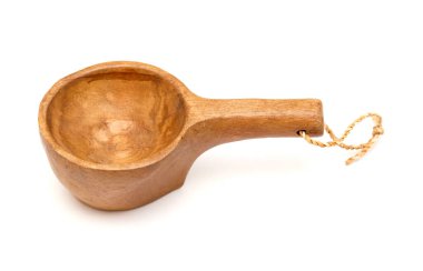 kuksa, Finlandiya ahşap bardak, beyaz arka planda izole 
