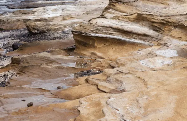Gran Canaria, Las Palmas de Gran Canaria kıyısındaki El Confital plajındaki kayaların dokusu.
