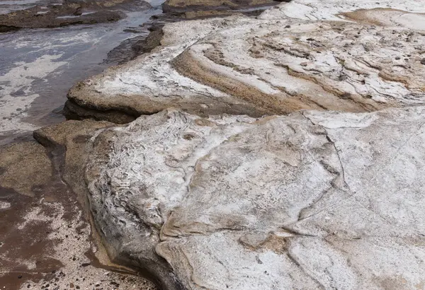 Gran Canaria, Las Palmas de Gran Canaria kıyısındaki El Confital plajındaki kayaların dokusu.