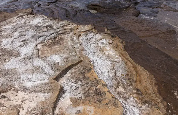 Gran Canaria, Las Palmas de Gran Canaria kıyısındaki El Confital plajındaki kayaların dokusu.