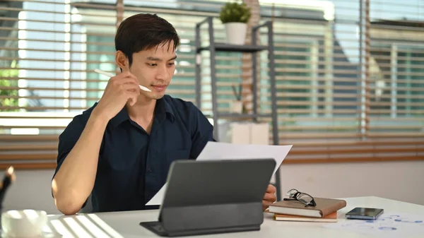 Smart Businessman Reading Reports Working Financial Marketing Project Modern Home — Fotografia de Stock