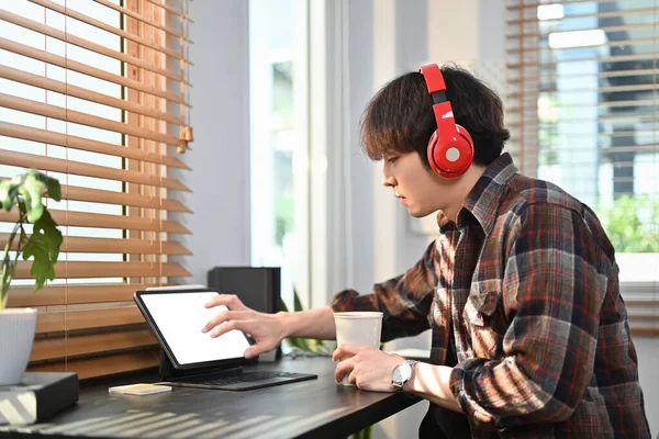 Hipster Young Asian Man Wearing Wireless Headphone Browsing Internet Digital — 스톡 사진
