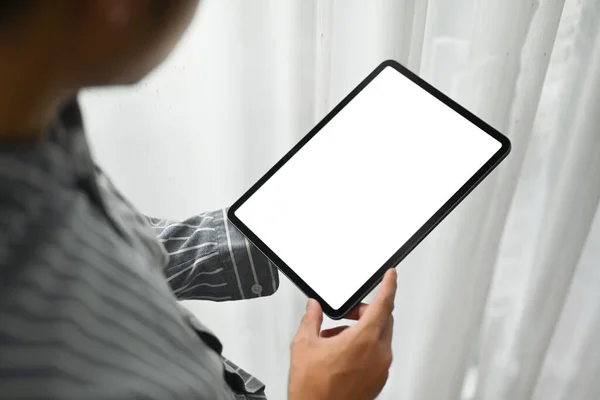 Über Die Schulter Ansicht Von Geschäftsmannshänden Die Ein Digitales Tablet — Stockfoto