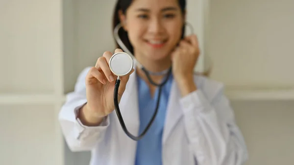 Selective Focus Hand Doctor White Uniform Holding Stethoscope Healthcare Medical — Stock Photo, Image