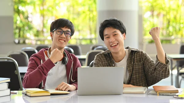 Two Cheerful College Students Celebrating Success Together Friendship Community University — Stock Photo, Image