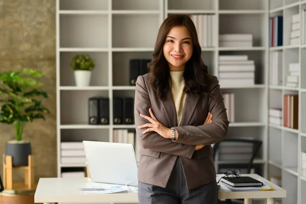 Confident Asian Female Executive Wearing Formal Stylish Suit Standing Crossed — Stock Photo, Image
