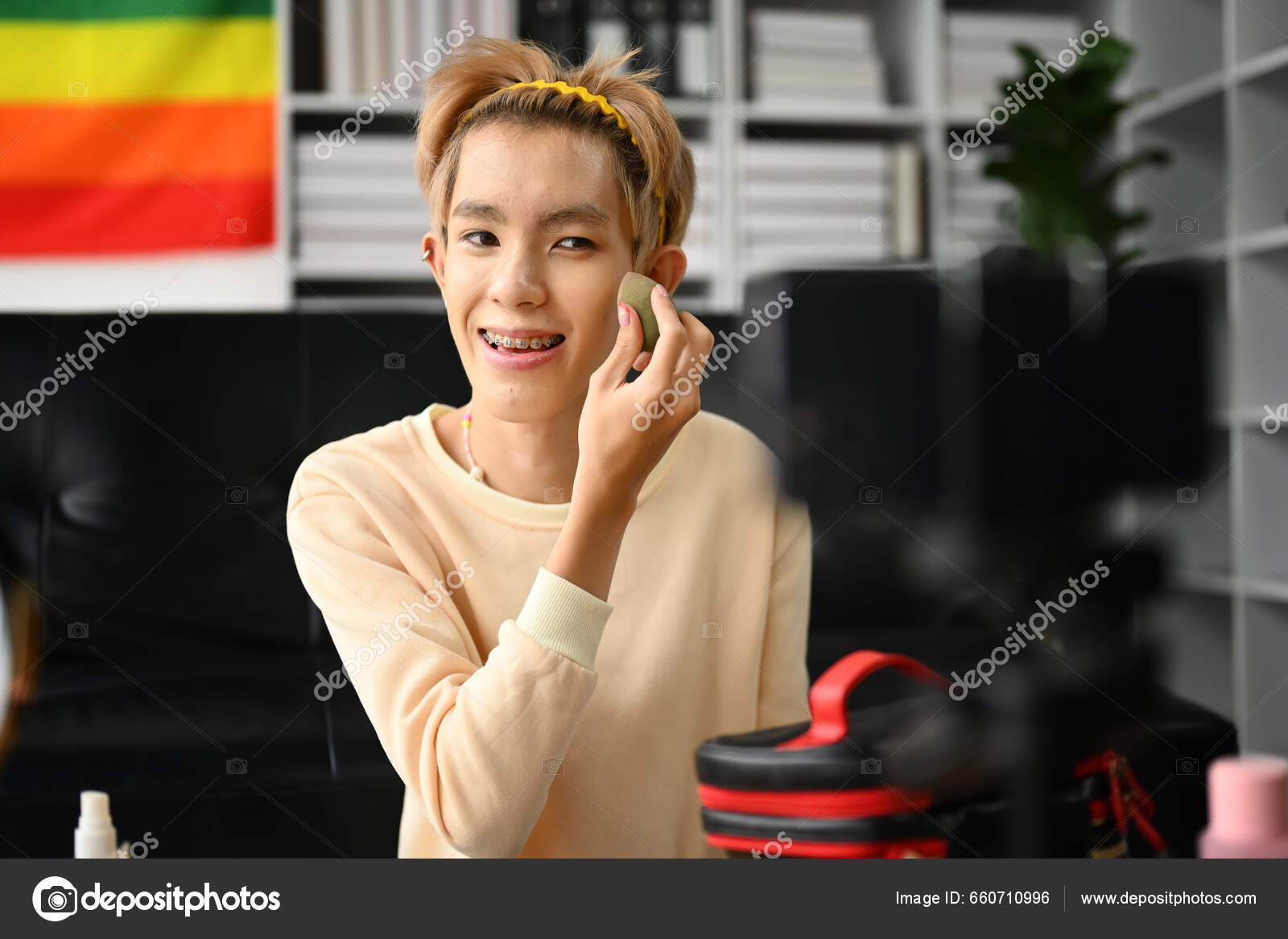 Pretty Gay Man Beauty Blogger Applying Base Foundation Face Sponge — Stock  Photo © prathanchorruangsak@gmail.com #660710996