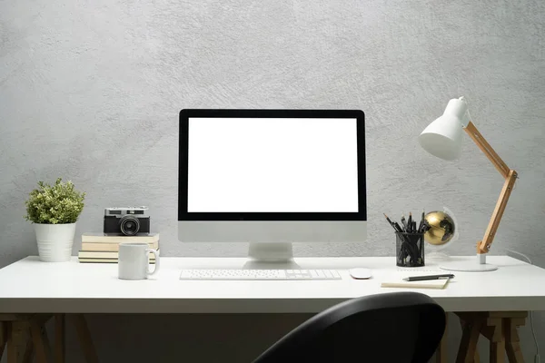 Kreativer Designerarbeitsplatz Mit Bankbildschirm Lampe Kamera Und Büchern Auf Weißem — Stockfoto