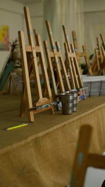 Vertical Shot Artist Workspace Interior Wooden Easel Paint Brushes Painters — Stock Video