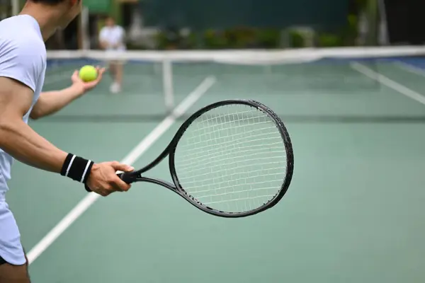 Tenista Podávající Tenisový Míček Během Zápasu Otevřeném Hřišti Sport Fitness — Stock fotografie
