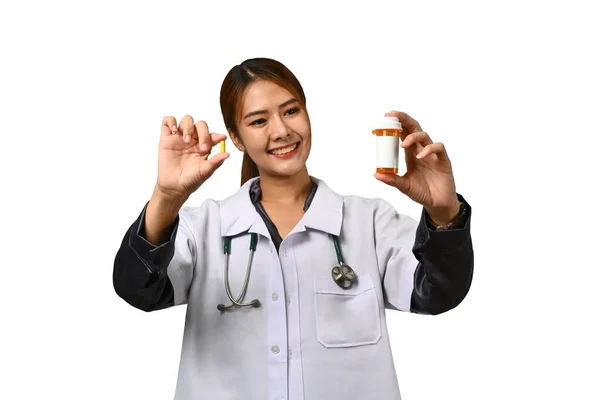 Dokter Met Stethoscoop Toont Medische Pil Geïsoleerde Witte Achtergrond Geneeskunde — Stockfoto