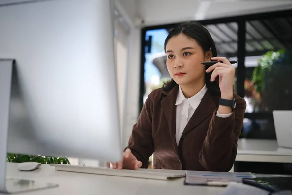 Concentrated Female Economist Looking Computer Display Analyzing Work Results Her — Stock Photo, Image