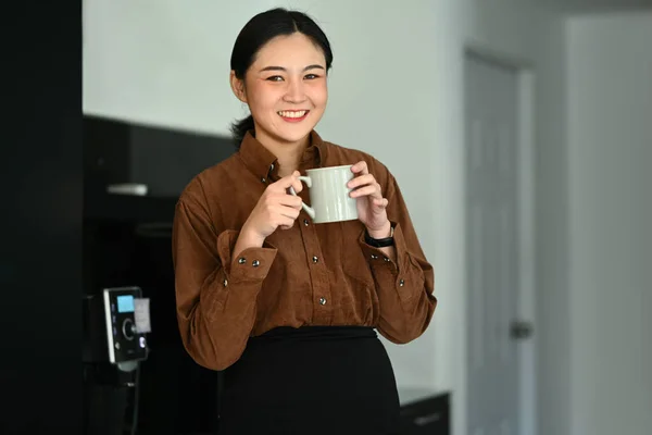 Pretty Young Businesswoman Drinking Hot Coffee While Standing Cozy Office — Stock Photo, Image