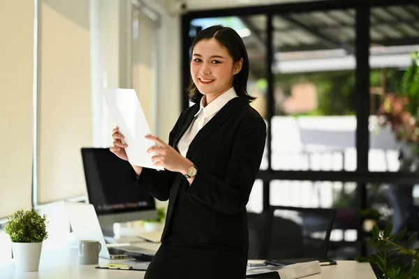 Gorgeous Businesswoman Manager Wearing Black Suit Holding Document Smiling Camera — Stock Photo, Image