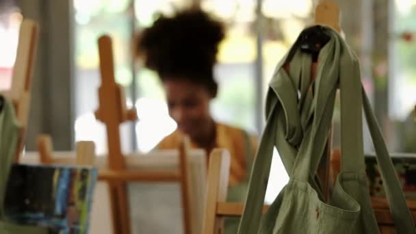 Artist Canvas Wooden Easel Art Workshop Female Artist Sitting Blurred — Video
