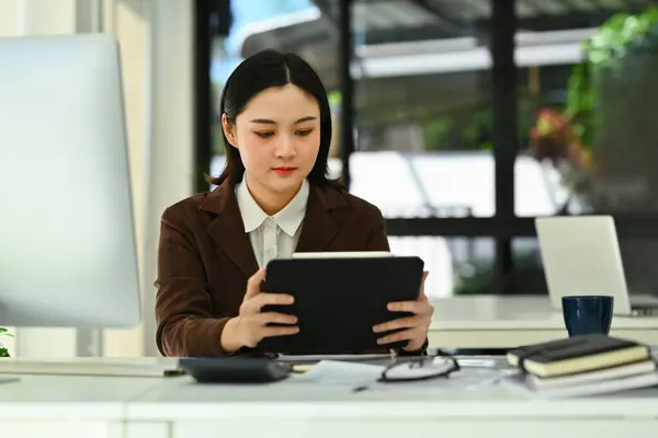 Professional Businesswoman Wearing Stylish Suit Using Digital Tablet Doing Online — Stock Photo, Image