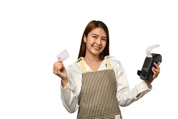 Mooie Vrouwelijke Serveerster Met Creditcard Betaalterminal Witte Achtergrond Elektronisch Geld — Stockfoto