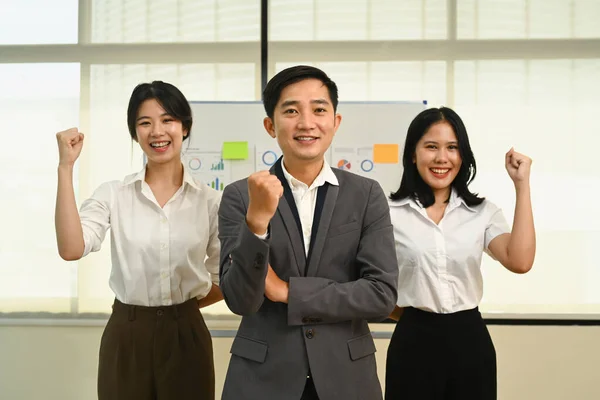 Happy Business Team Raising Fists Making Yes Gesture Celebrating Victory — Stock Photo, Image