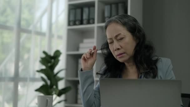 Unhappy Mature Businesswoman Touching Her Head Suffering Headache Migraine Dizziness — Stock Video