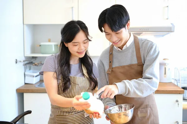 Happy Young Couple Having Fun Cooking Together Kitchen Spending Leisure — Stockfoto
