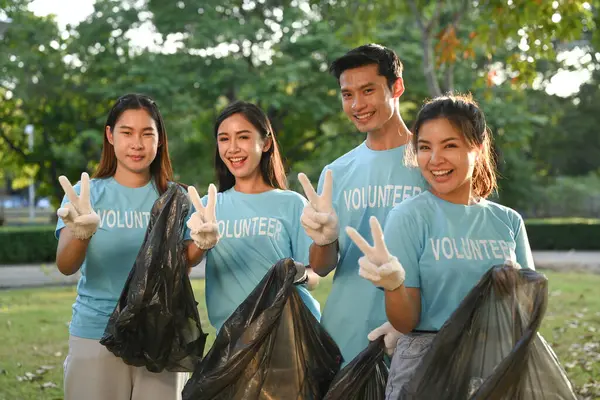 Group Young Volunteer Collecting Trash Park Environmental Protection Charity Concept — Stock Photo, Image