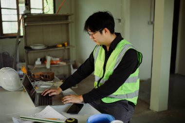 Bir yenileme bölgesindeki planları ve verileri denetleyen site denetleyicisi.