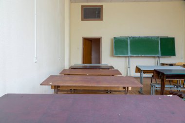 Duvardaki yazı tahtası detay iç sınıf