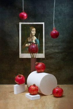 Olgun narlar ve Leonardo da Vinci 'nin erminli bir leydinin görüntüsüyle dolu bir hayat.