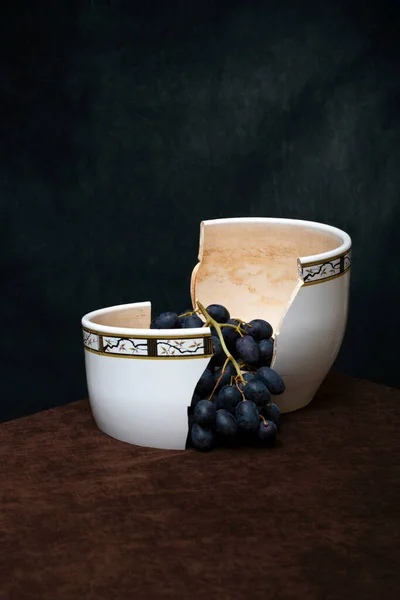 Still Life Branch Grapes Broken Vase — Stock Photo, Image