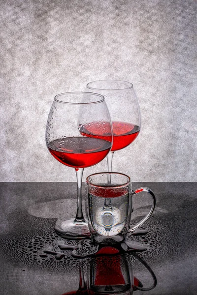 Still Life Glasses Liquid Wet Table — Stock Photo, Image