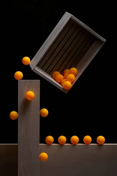 Stilleven Met Een Houten Doos Sinaasappelballen — Stockfoto
