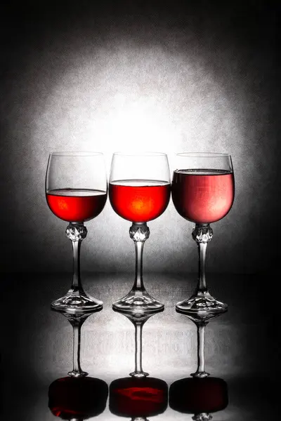Stilleben Med Tre Glas Röd Vätska — Stockfoto