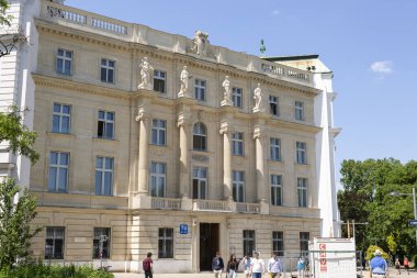 Vinna, Avusturya - 13 Haziran 2023: Karlsplatz Meydanı 'ndaki Viyana Teknik Üniversitesi Binası