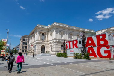 VIENNA, AUSTRIA - 13 Haziran 2023: Viyana Kunstlerhaus - Viyana şehir merkezinde sergi kompleksi